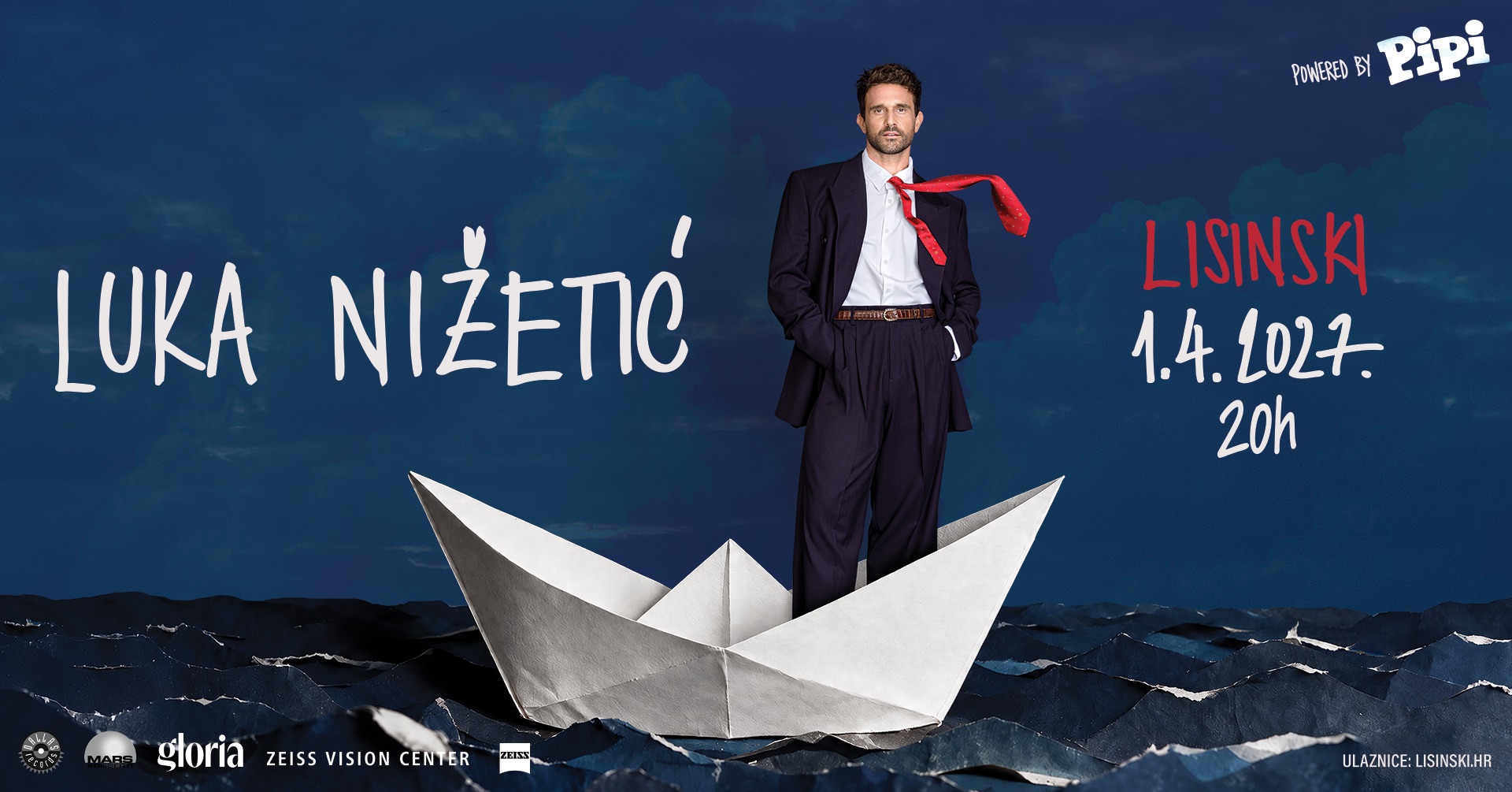 Luka Nižetić u tamnom odijelu s crvenom kravatom stoji u papirnatom brodiću na moru. Lisinski, 1. 4. 2027. u 20 sati.